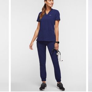 Jaanuu Women’s Scrub Set Size Small in Navy
